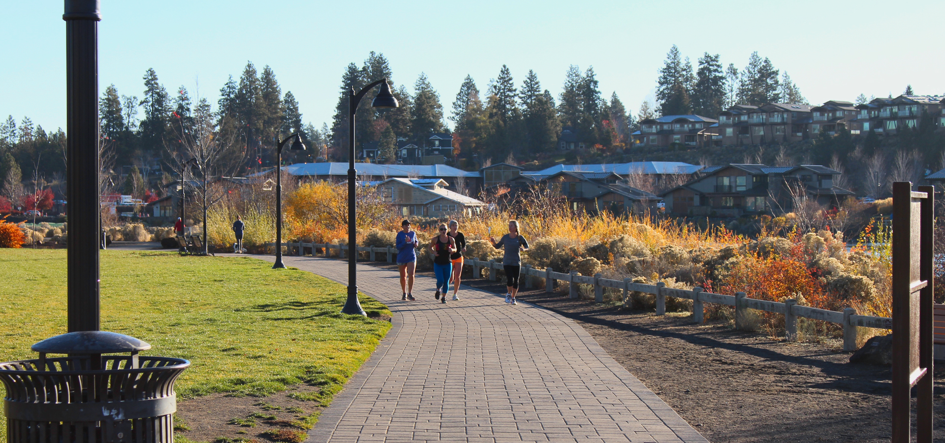 Deschutes River Trail running through Riverbend Park.