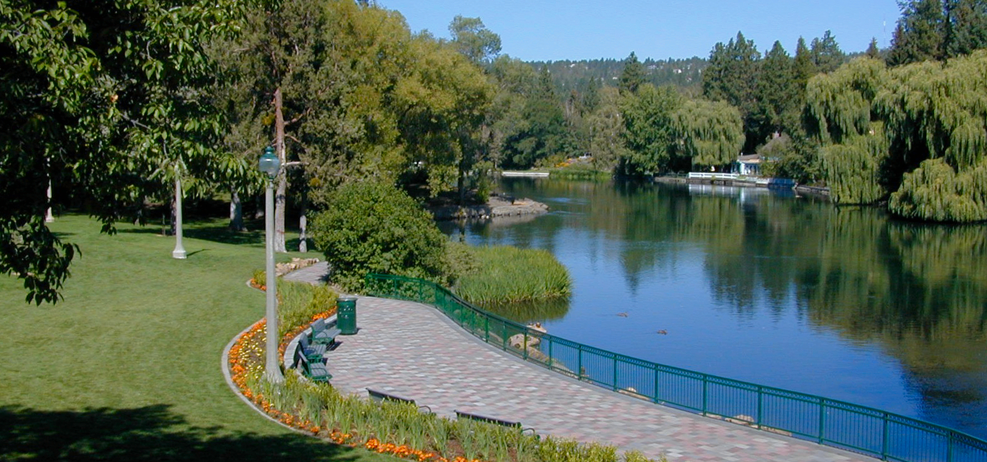 Drake-Park-and-Mirror-Pond-Paved-Path