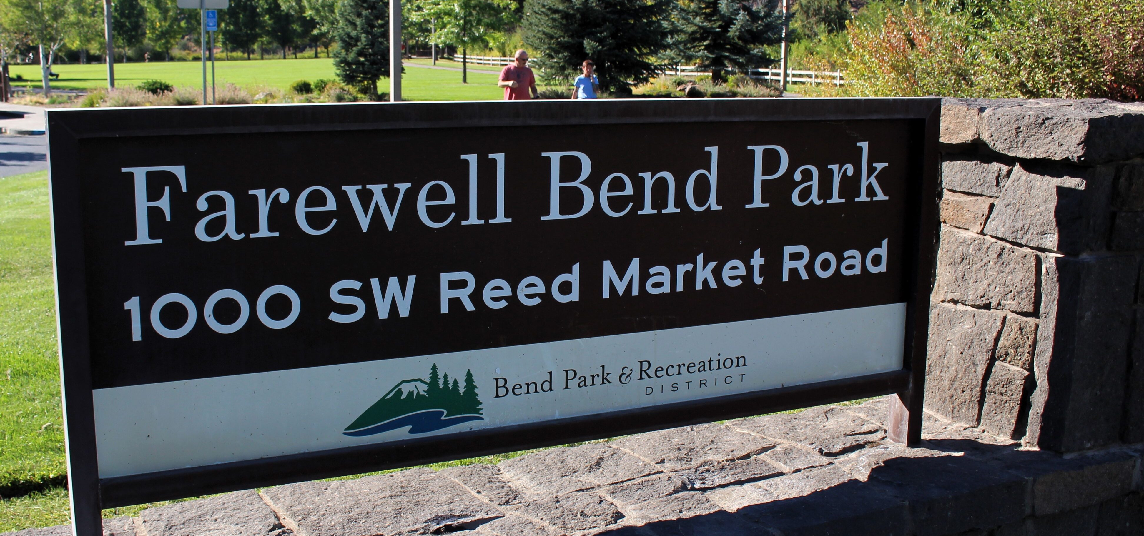 the entrance sign at farewell bend park