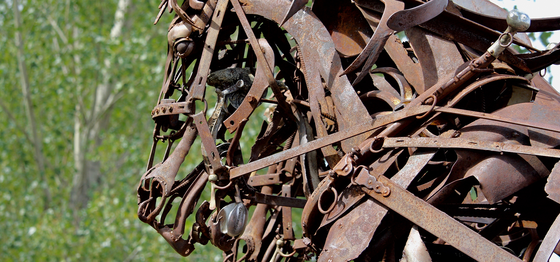 The horse sculpture at Farewell Bend park.