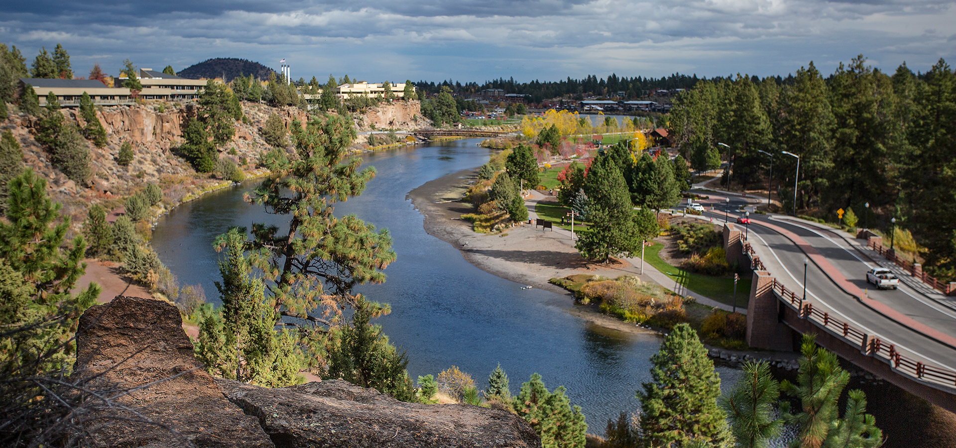 An overhead image of the Deschutes River and Farewell Bend park.