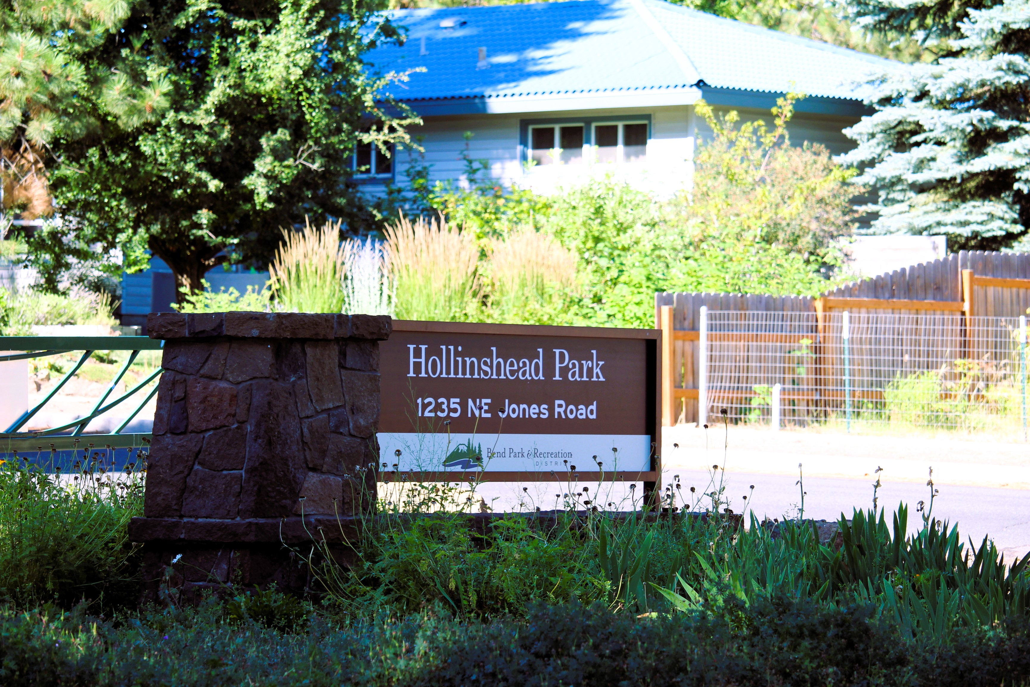 Hollinshead park entry sign
