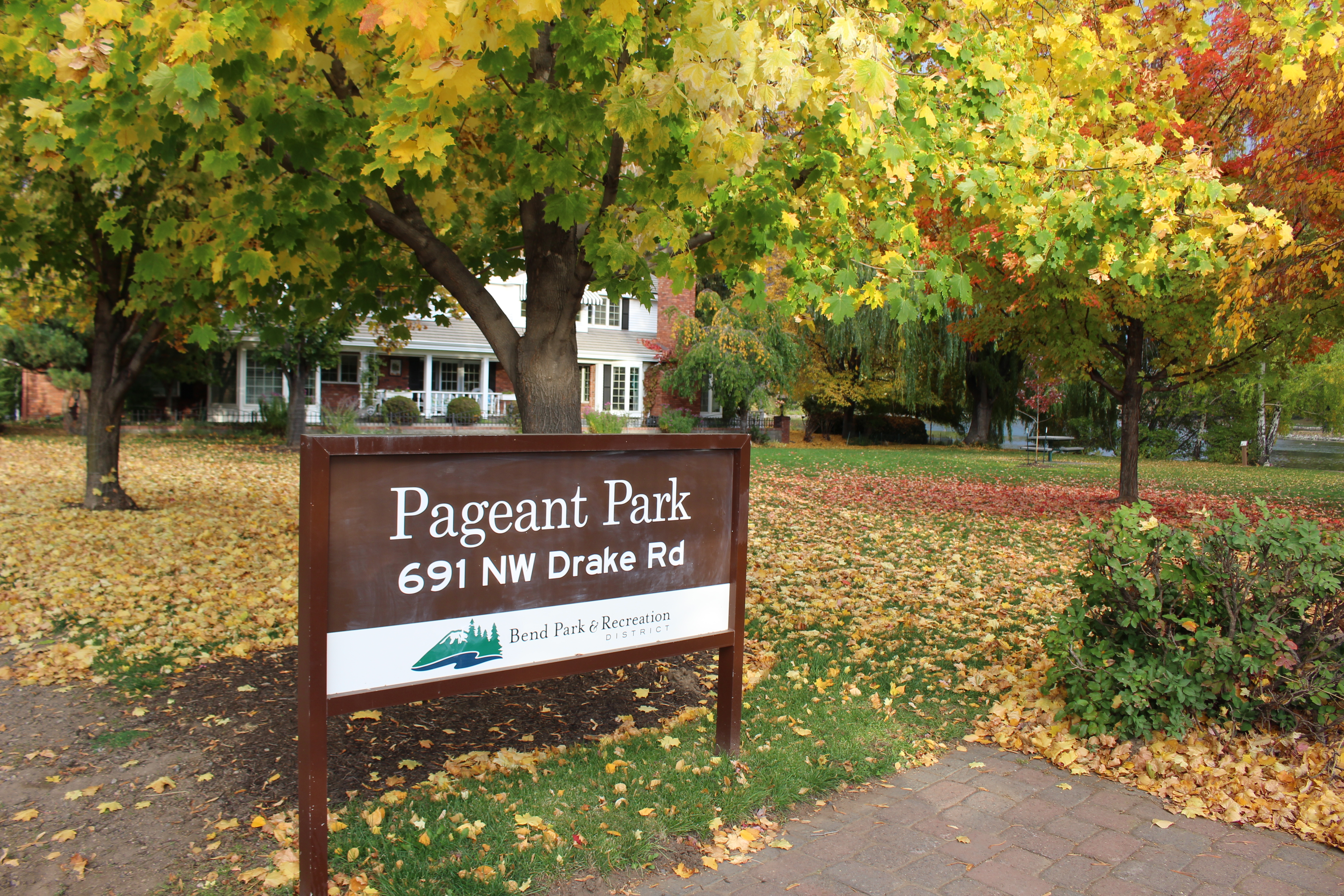 the pageant park sign