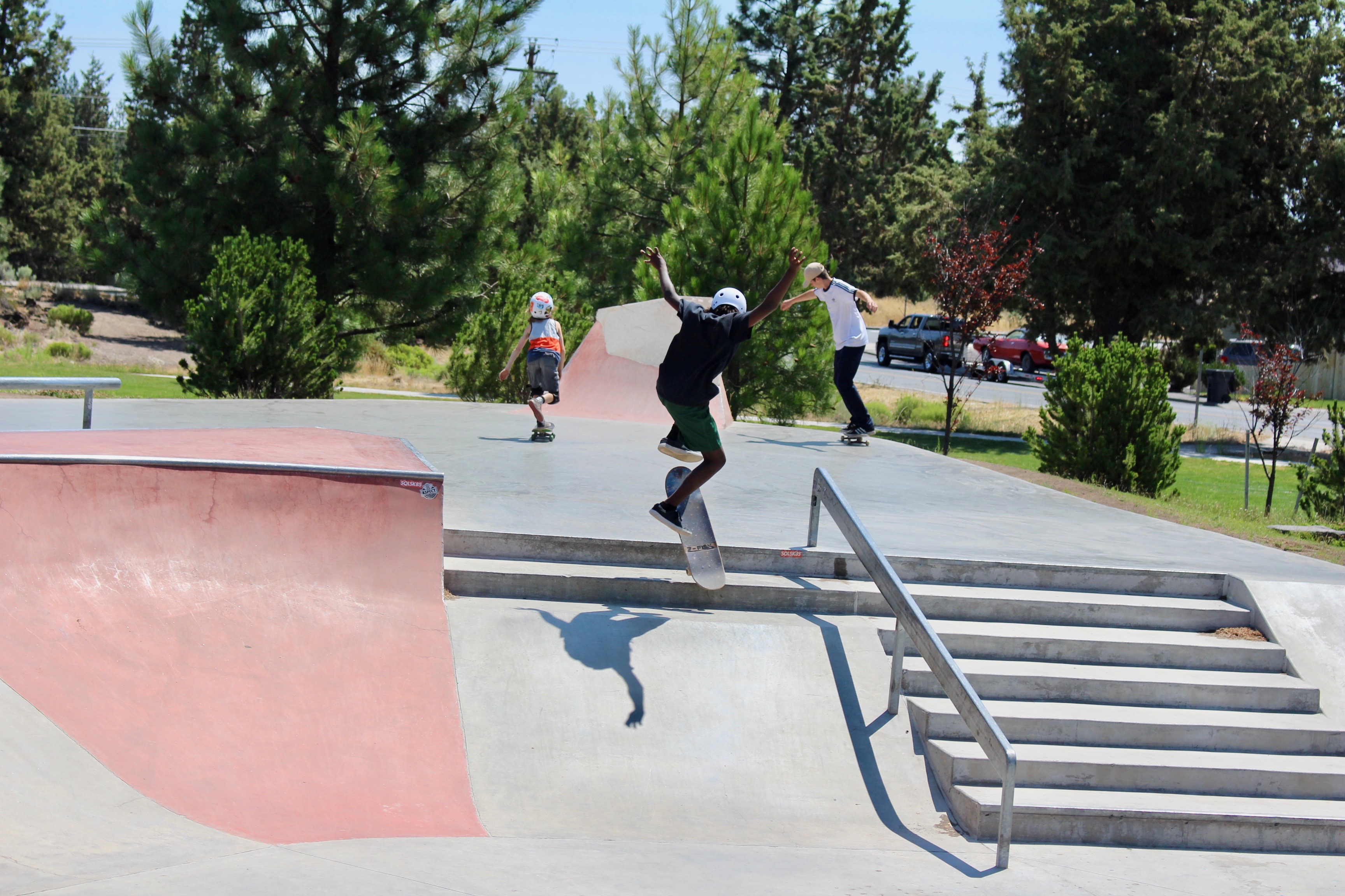 kids skateboarding the ponderosa skatepark