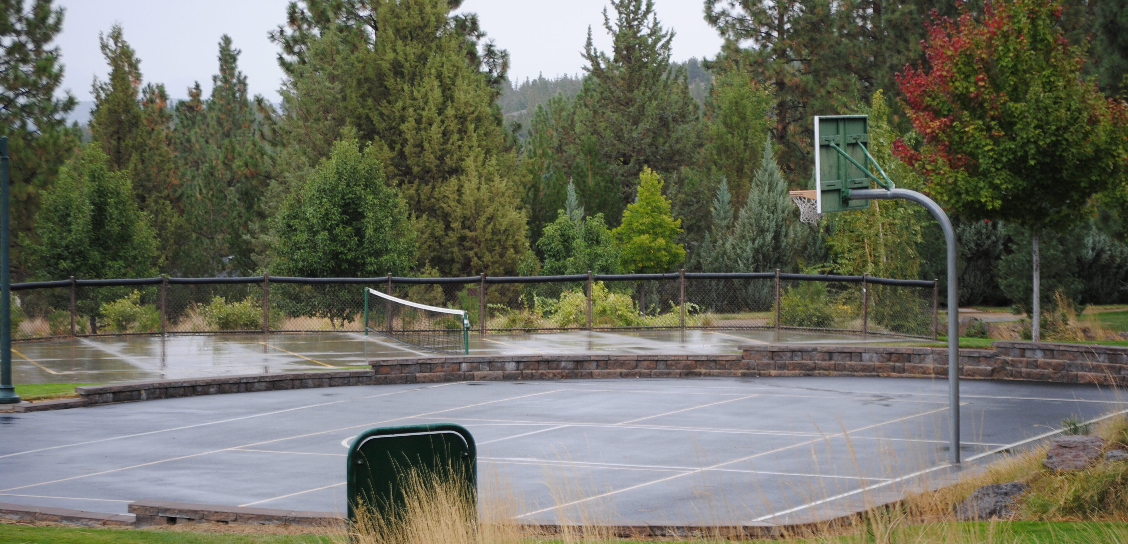 Quail Park basketball and pickleball courts