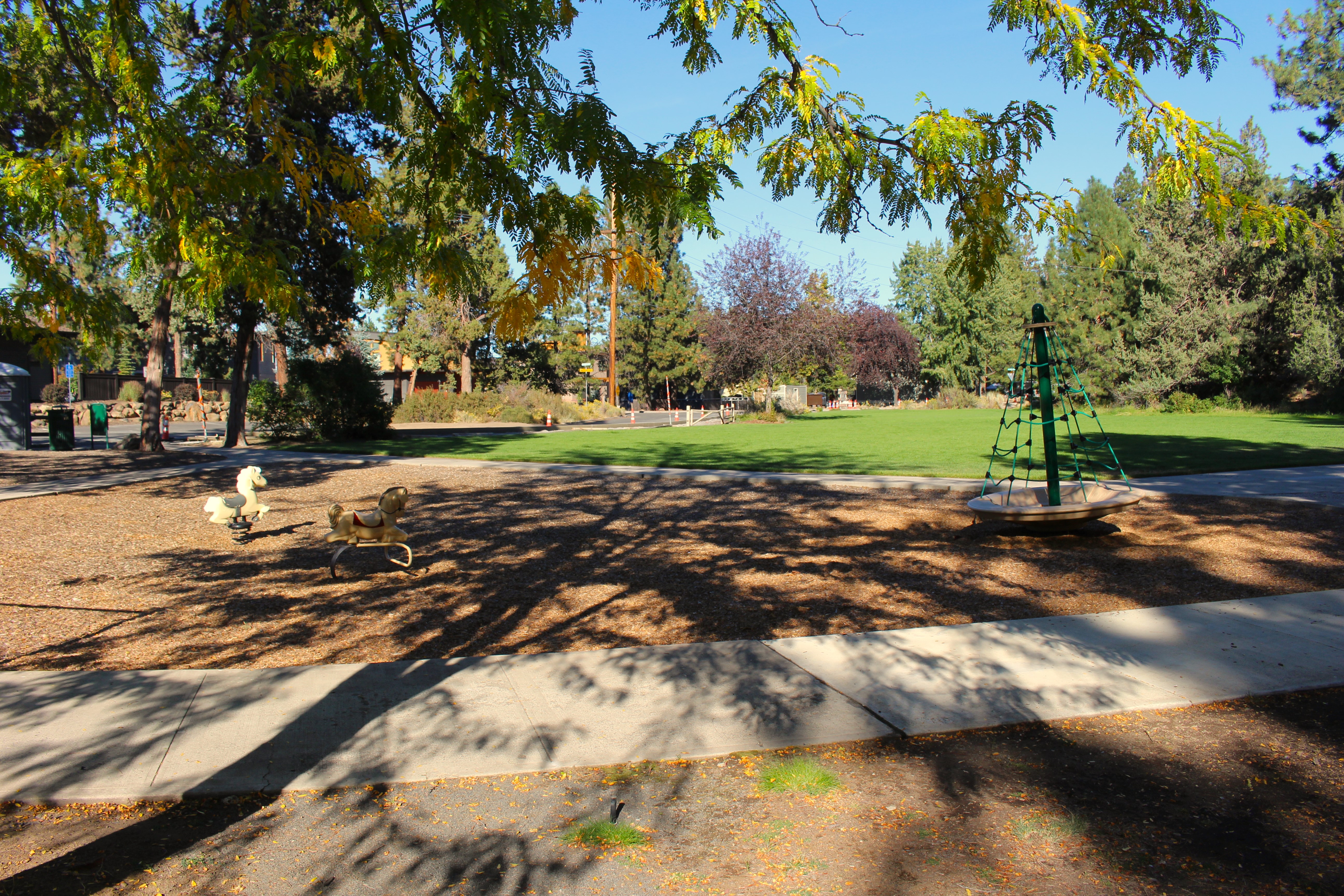 playground amenities at woodriver park