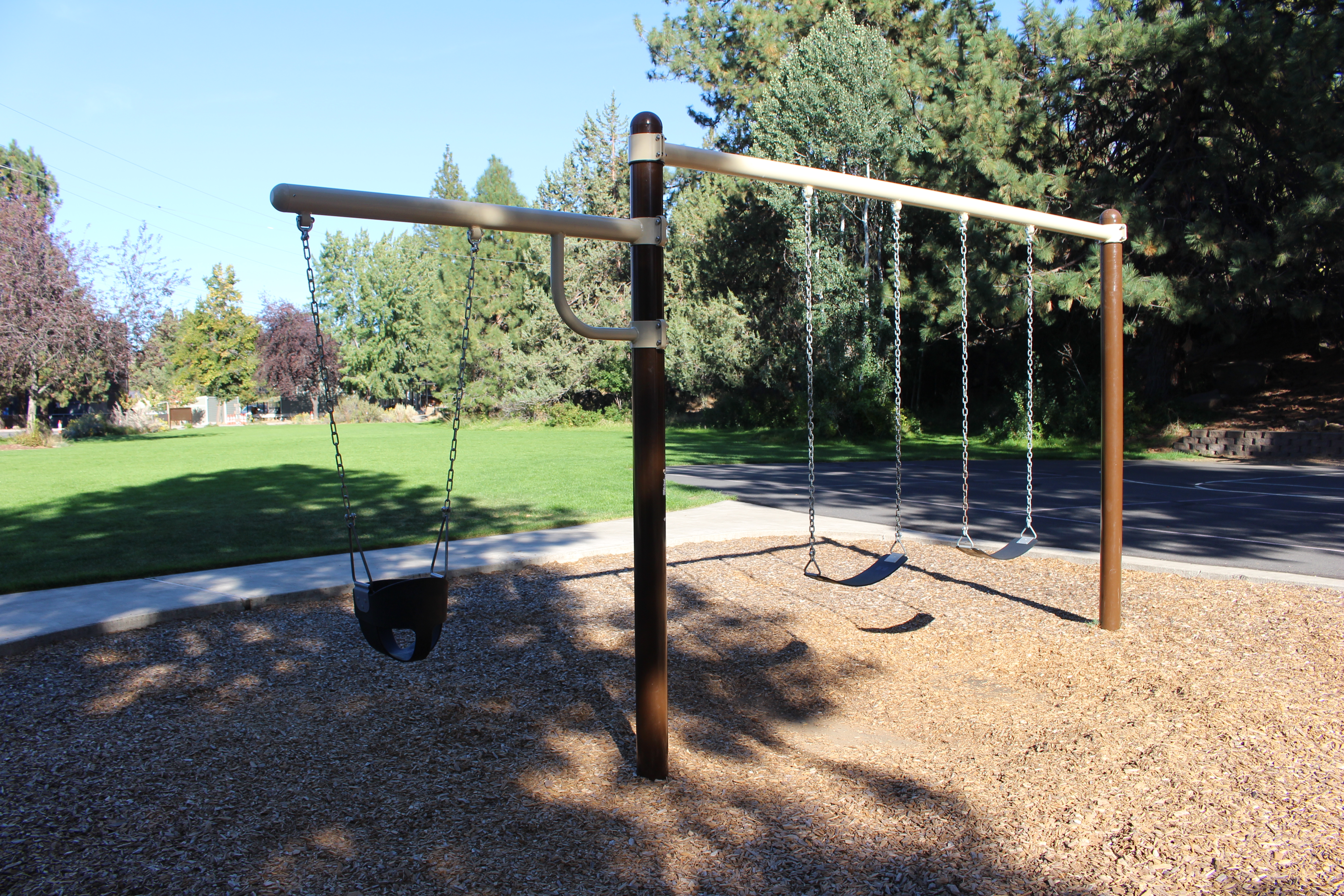 the swings at woodriver park