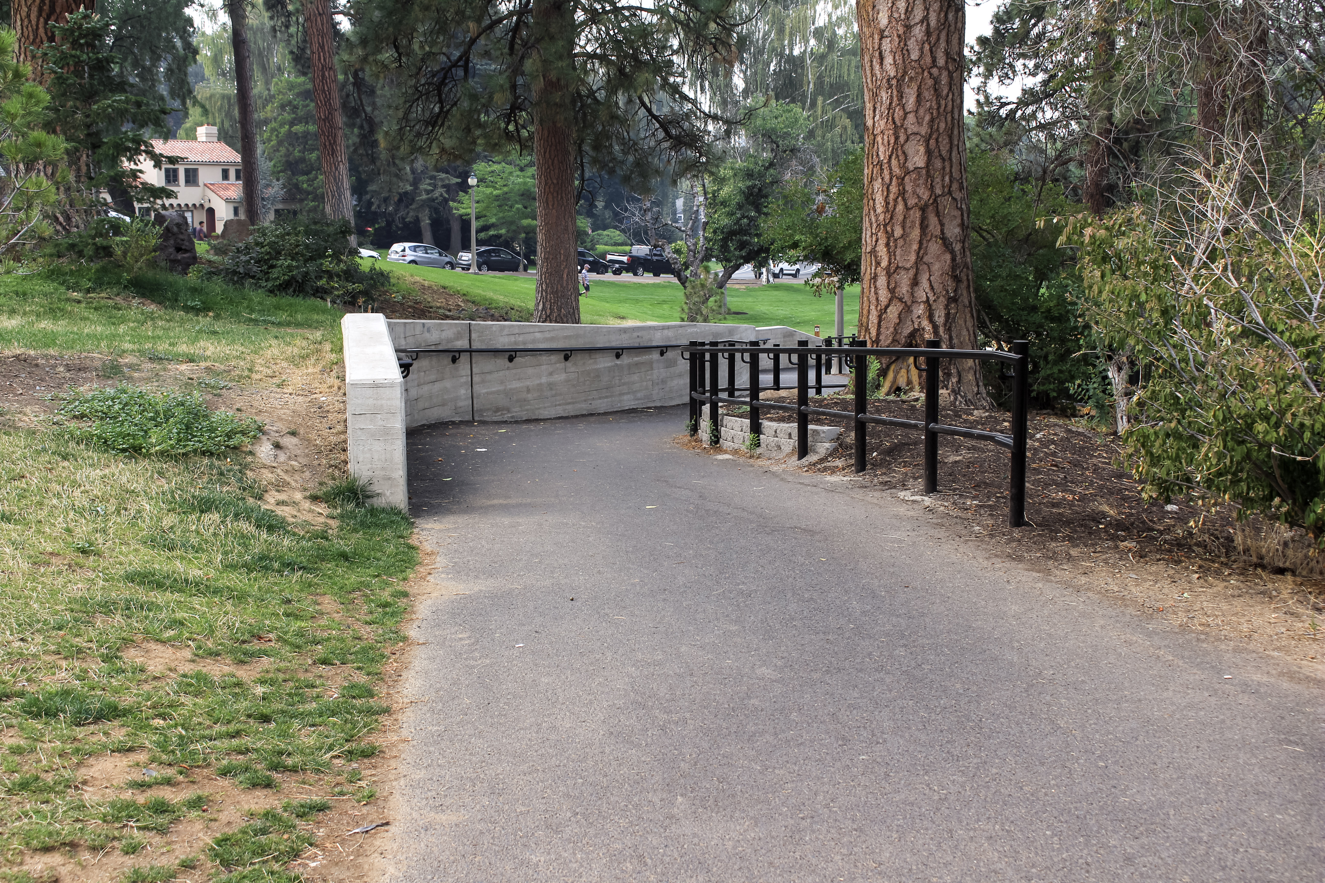 Drake Park upper pathway