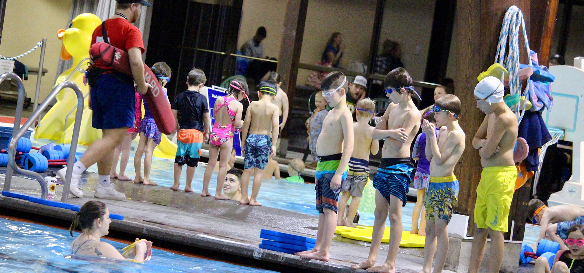 A kids swim lesson at Juniper Swim and Fitness.