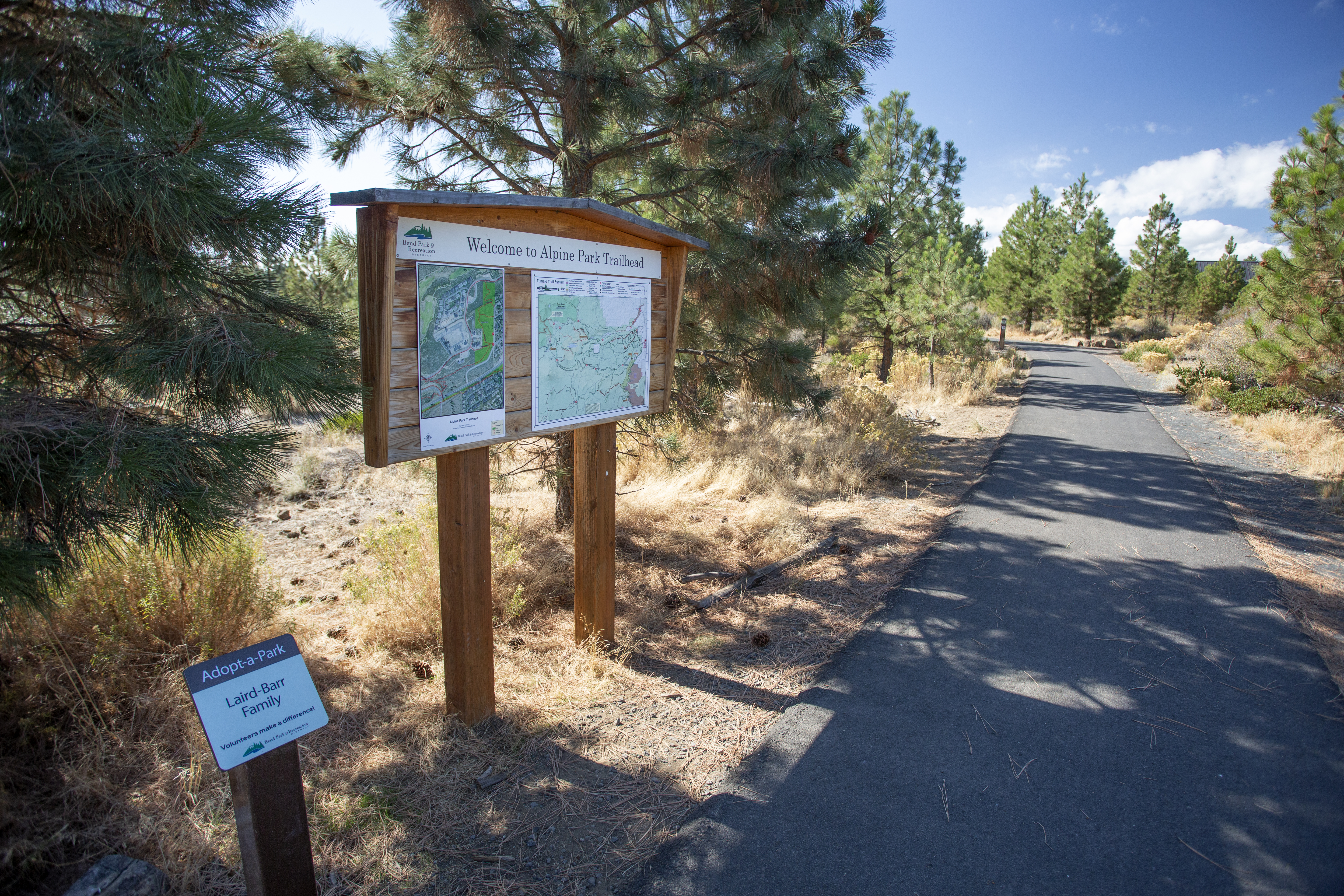 The trailhead sign for Alpine Park