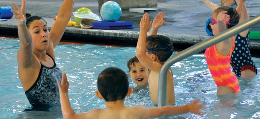 young children in a swim class at Juniper Swim and Fitness Center, located in Central Oregon.