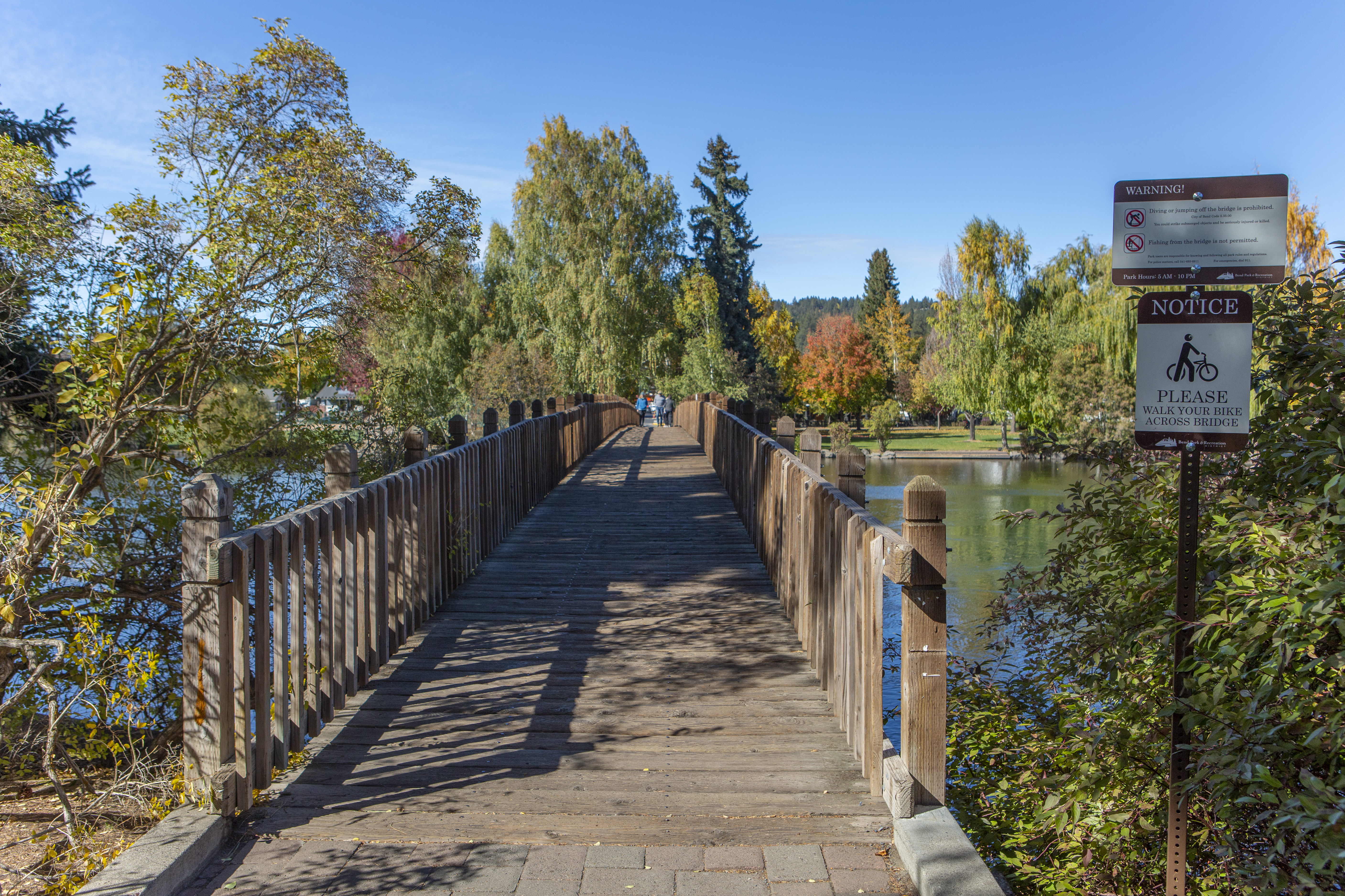 The pedestrian bridge at Drake Park leading to Harmon and Pageant Park