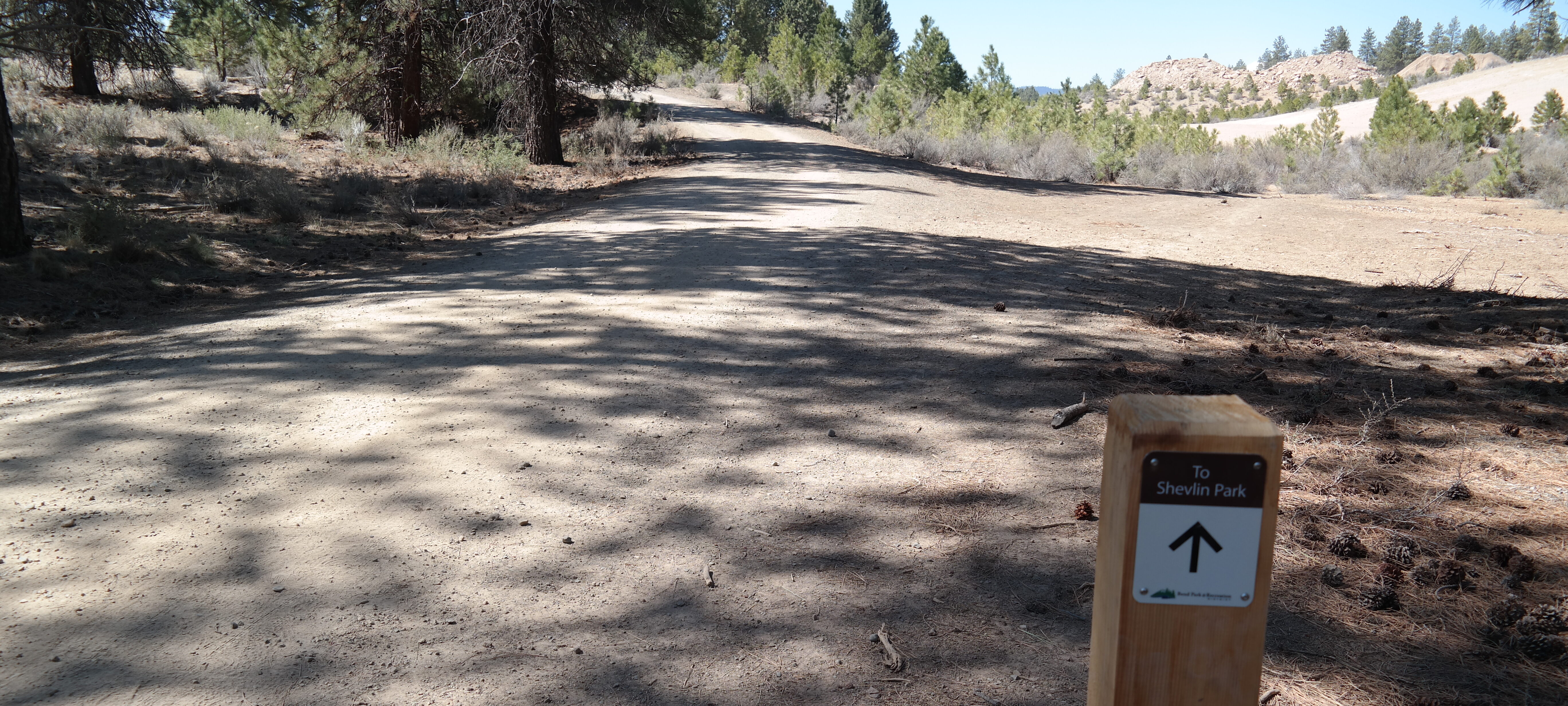 Discovery West Trail with sign bollard