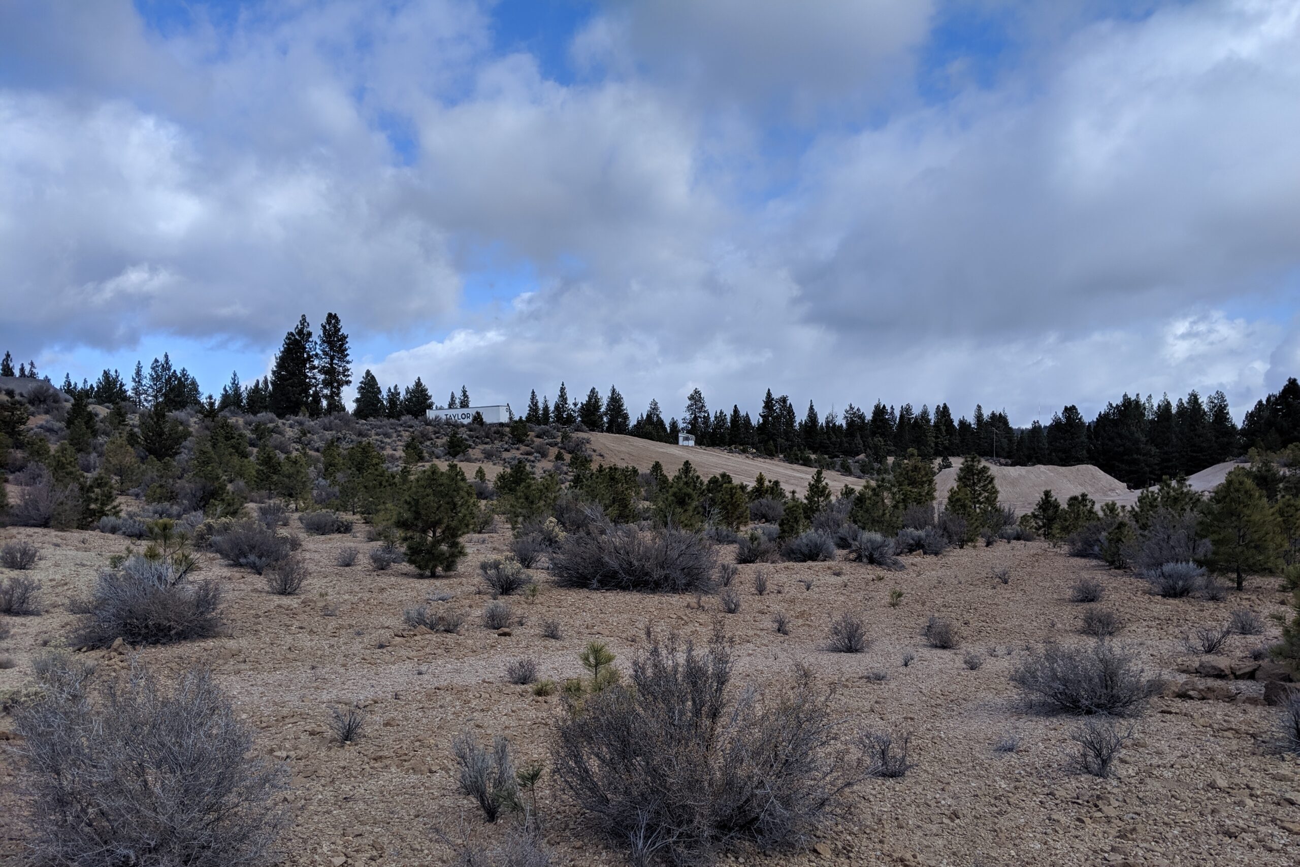 Discovery West outback trail and open space