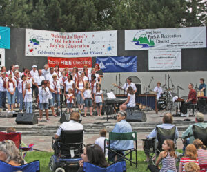 Music on the stage in Drake Park - 2008