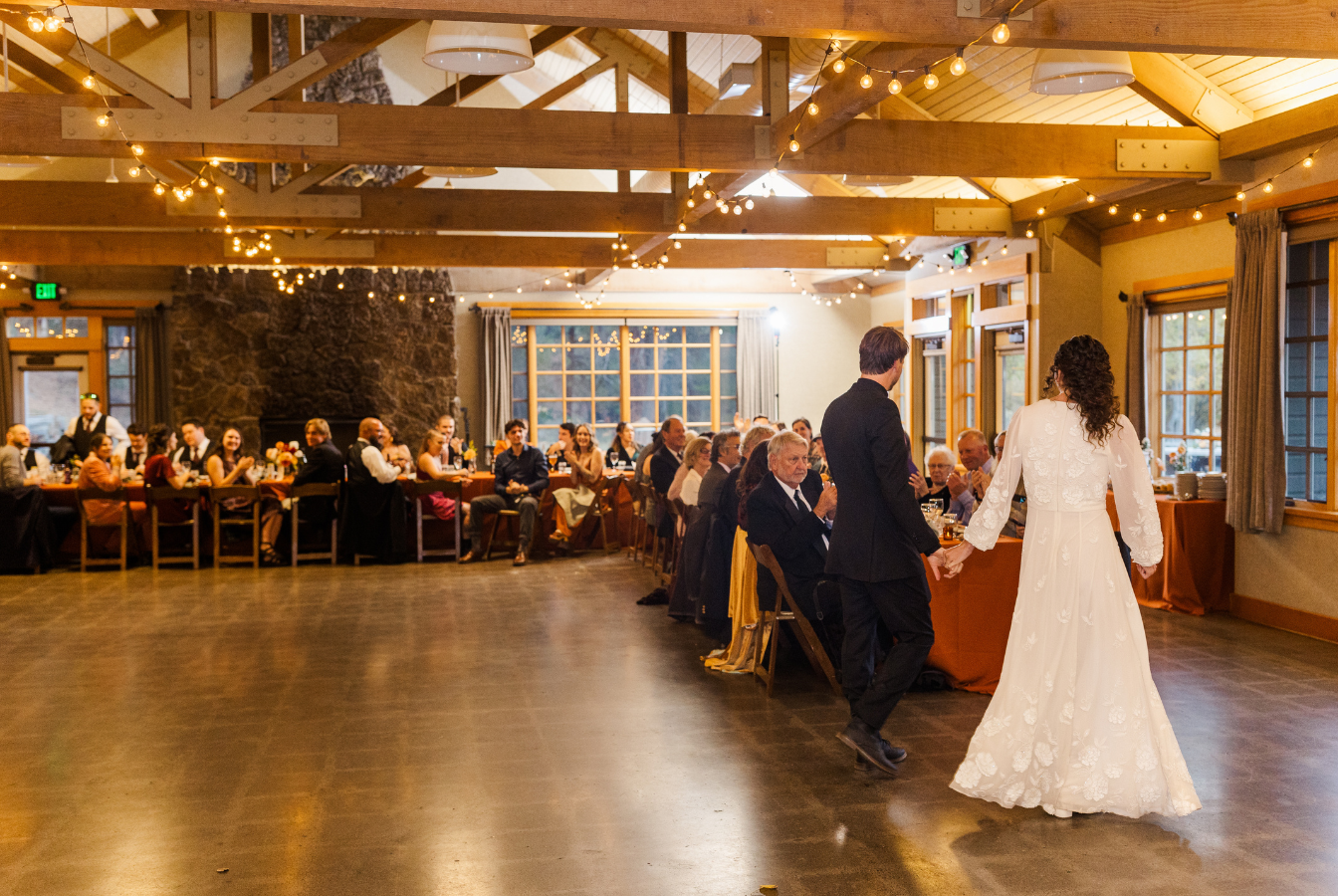 Aspen Hall - Indoor Couple and Dining