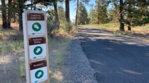 a trail sign at alpenglow park