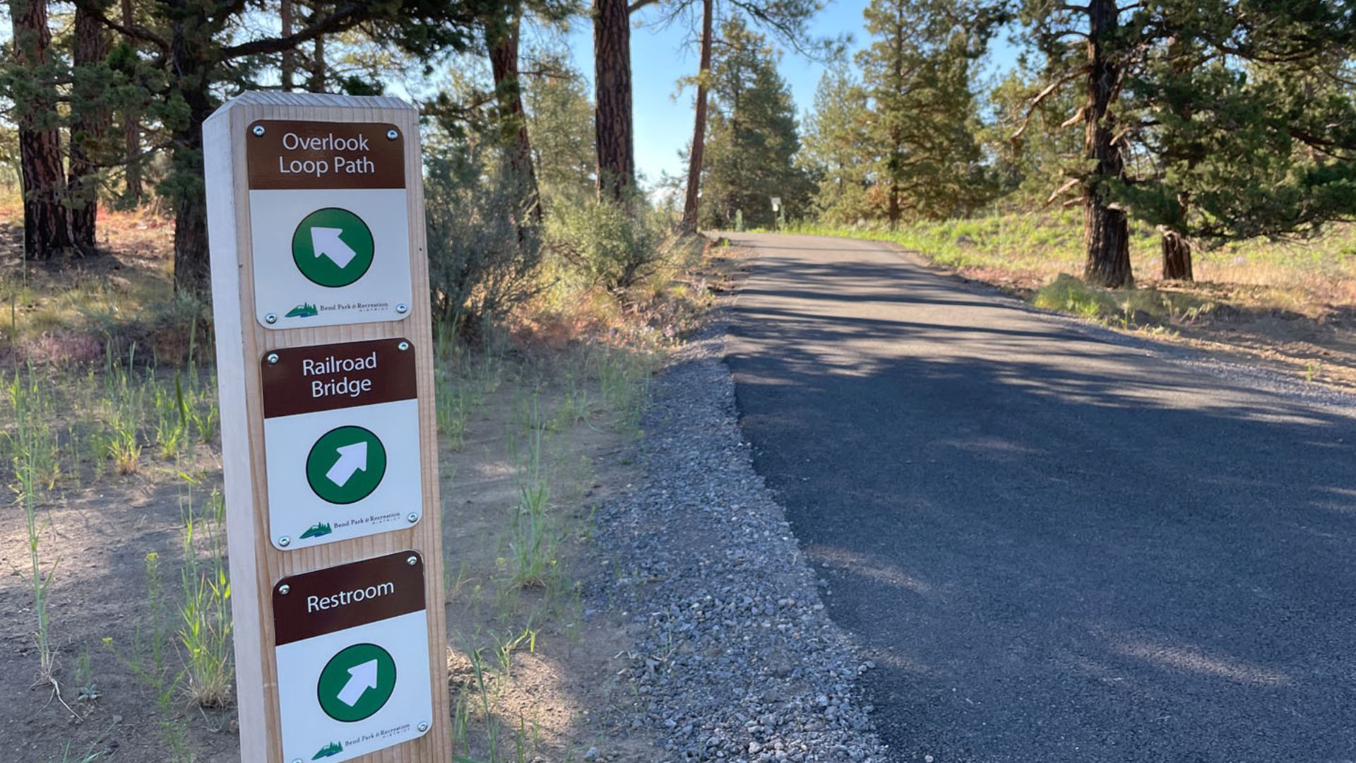 a trail sign at alpenglow park