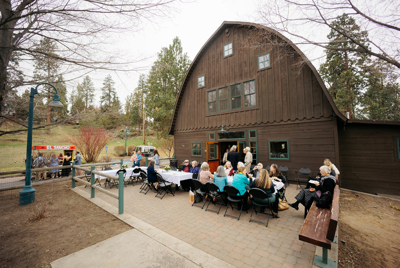 Hollinshead Barn - Outdoor Patio Food truck and Dining