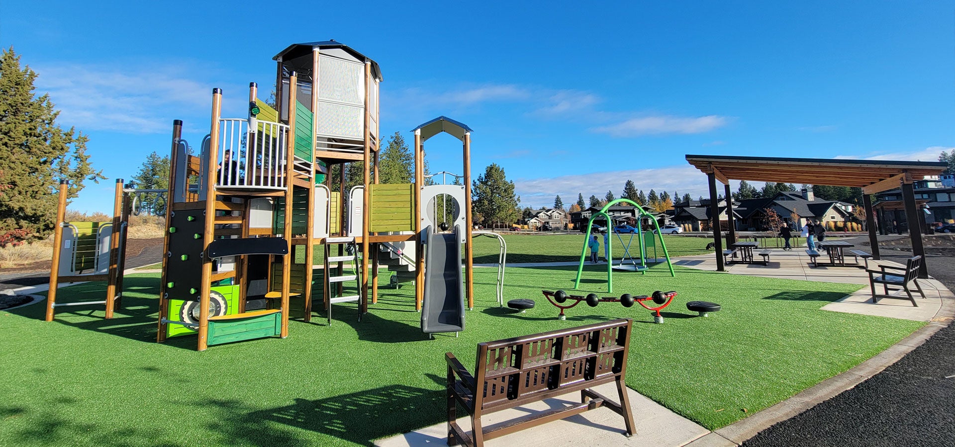 Play structure and shelter at Manzanita Rdige Park